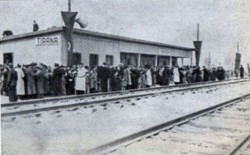 Der alte Bahnhof von Tirana.jpg