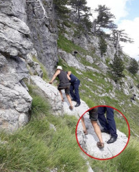 Bergrettung.jpg (151.24 KiB) 12744 mal betrachtet Bergrettung.jpg