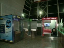 einige Autovermieter am Flughafen.jpg (71.1 KiB) 28755 mal betrachtet einige Autovermieter am Flughafen.jpg