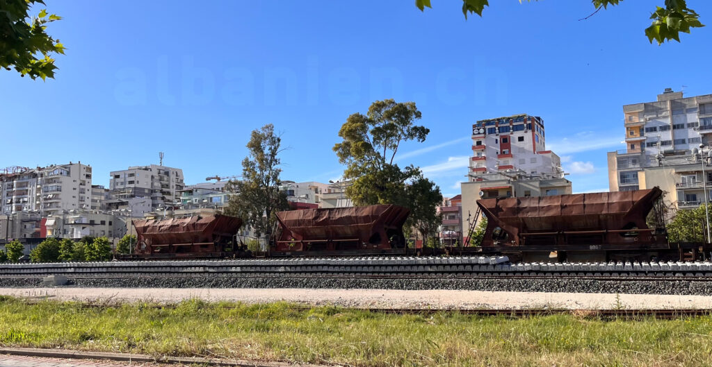 Verlegung neuer Schienen in Durrës