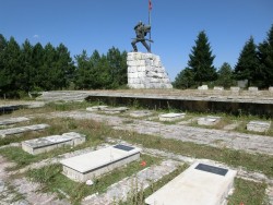 Heldenfriedhof Bajram Curri.jpg