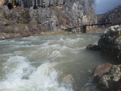Höhle und Brücke.jpg