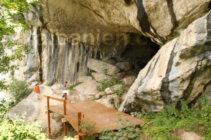 Höhle Pëllumbas: Eingang