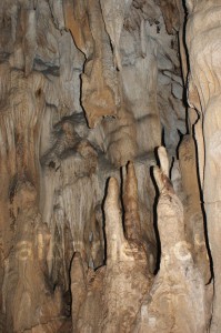 Höhle Pëllumbas: Inneres